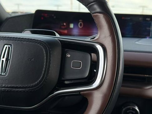 Used 2025 Lincoln Navigator Reserve image 10