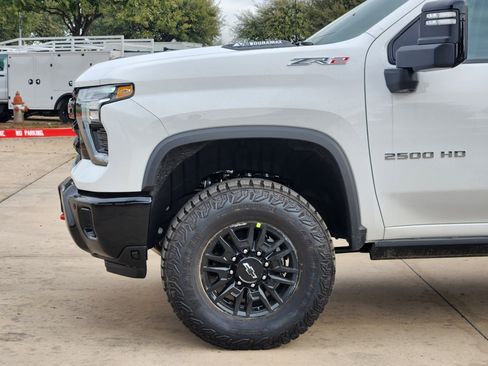 New 2026 Chevrolet Silverado 2500 ZR2 image 16