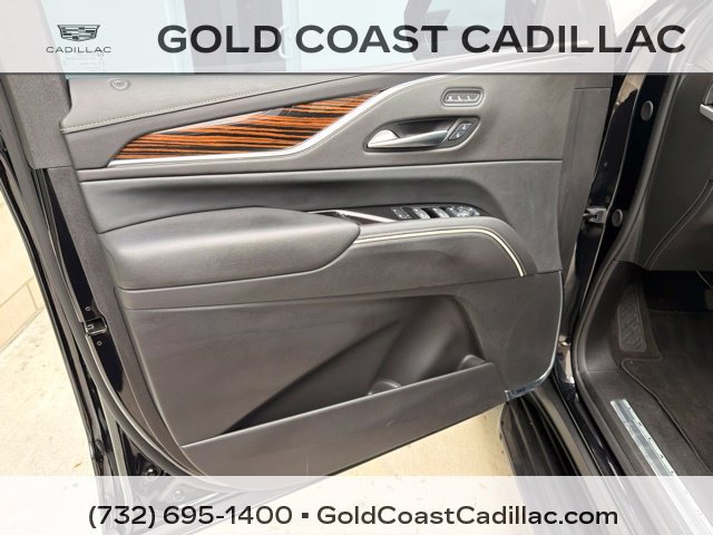 Used 2024 Cadillac Escalade Premium Luxury AWD/4WD image 22