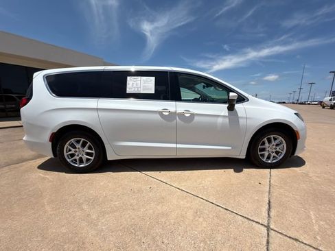 Used 2023 Chrysler Voyager LX FWD image 19