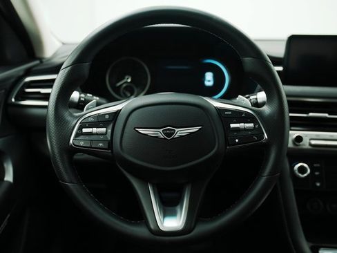 Used 2025 Genesis G70 2.5T image 30