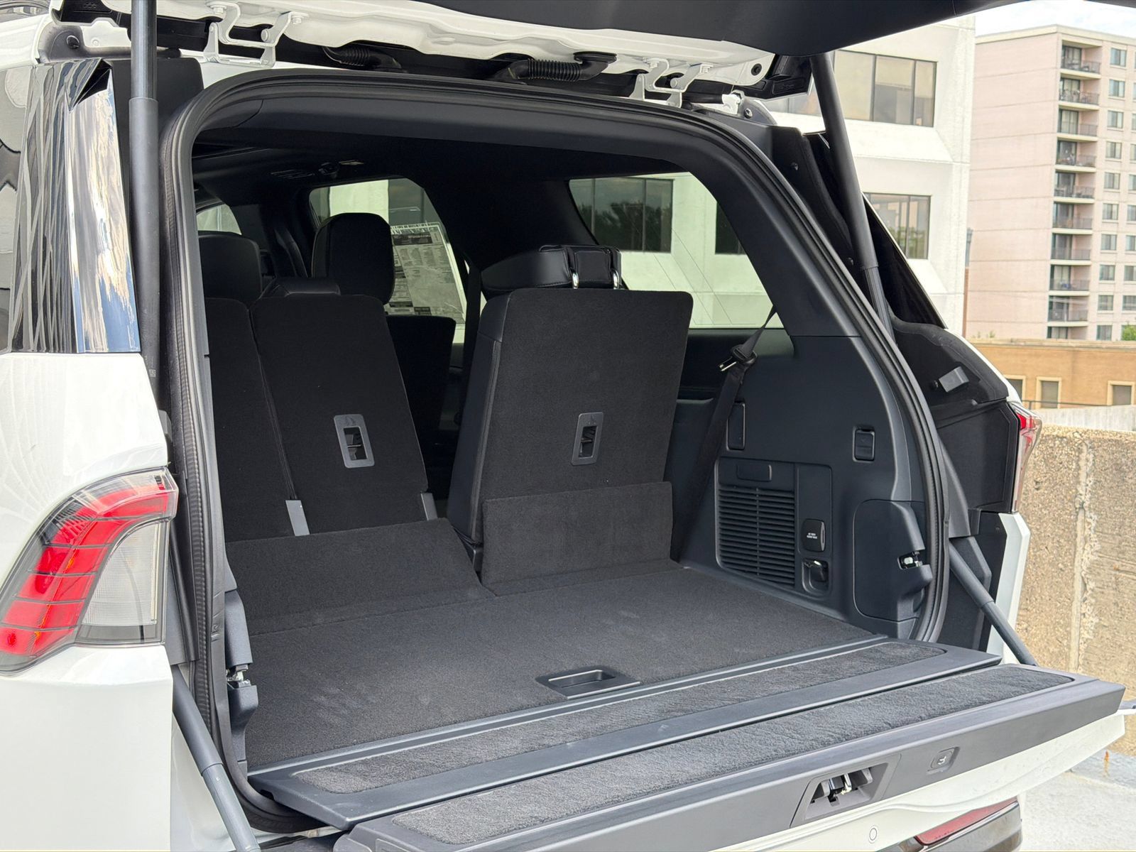 New 2026 Lincoln Navigator Reserve w/ Jet Appearance Package AWD/4WD image 8