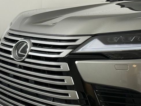 Used 2025 Lexus LX 600 4WD w/ Accessory Package (2T) image 16