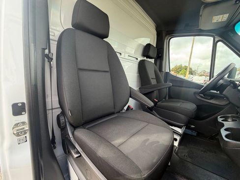 Used 2021 Freightliner Sprinter 3500 image 17