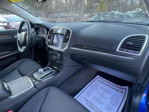 Used 2018 Chrysler 300 Touring w/ Sport Appearance Package image 28