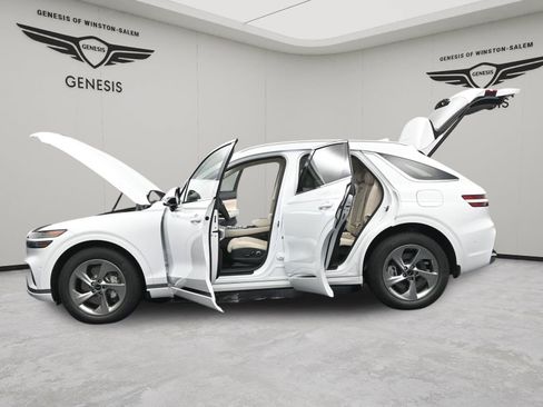 Used 2026 Genesis GV70 2.5T Advanced AWD/4WD image 32