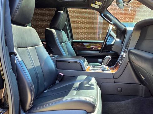 Used 2017 Lincoln Navigator L Select RWD image 11