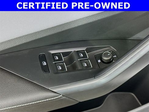 Used 2025 Volkswagen Jetta SE image 17