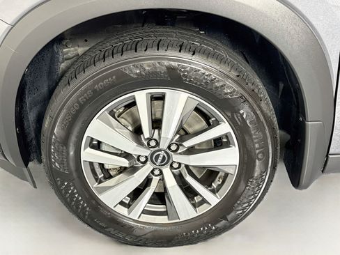 Used 2025 Nissan Pathfinder SL AWD/4WD image 32