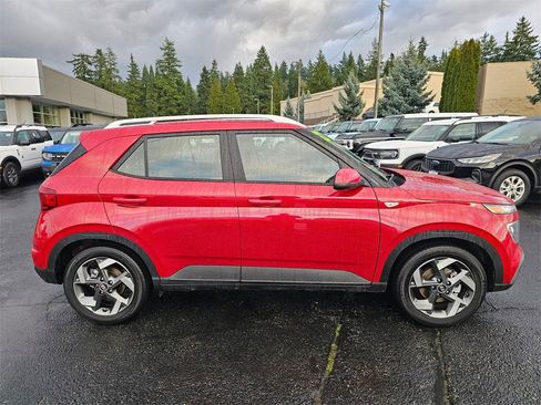 Certified 2022 Hyundai Venue SEL w/ Cargo Package image 8