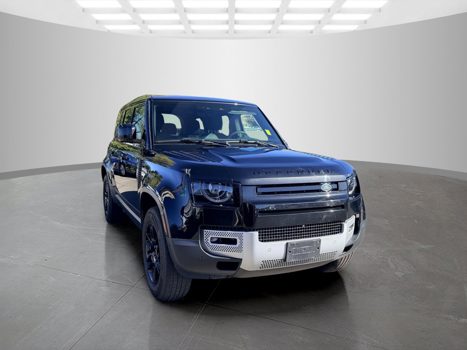 Used 2025 Land Rover Defender 110 S AWD/4WD image 3