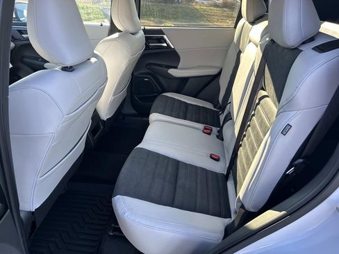 New 2026 Mitsubishi Outlander SE image 19