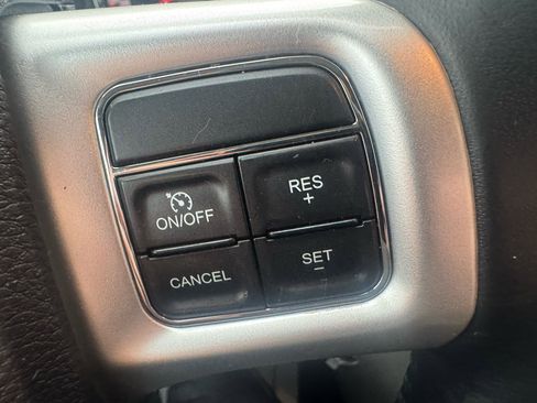 Used 2019 Dodge Grand Caravan SE w/ UConnect Hands-Free Group image 17