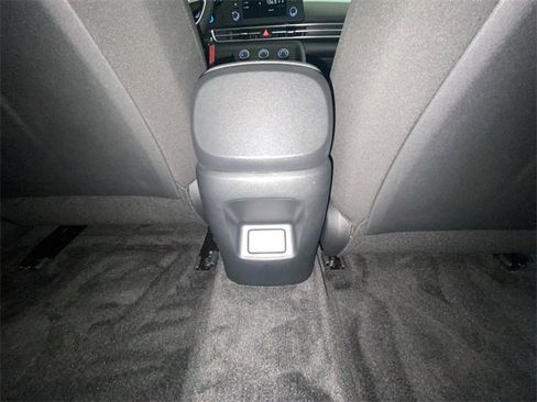 Used 2025 Hyundai Elantra SE image 27