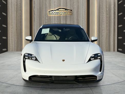 Used 2022 Porsche Taycan image 5