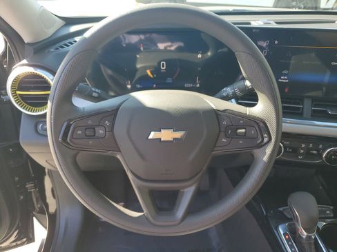 Used 2025 Chevrolet Trax LT image 27