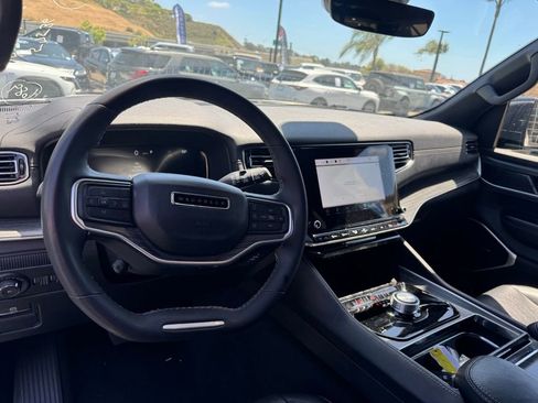 Certified 2024 Jeep Wagoneer L Series II image 11