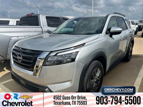 Used 2025 Nissan Pathfinder SV FWD image 1