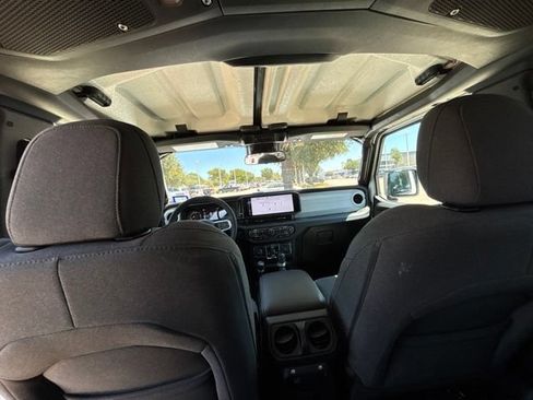 Used 2025 Jeep Wrangler Unlimited Sahara AWD/4WD image 13
