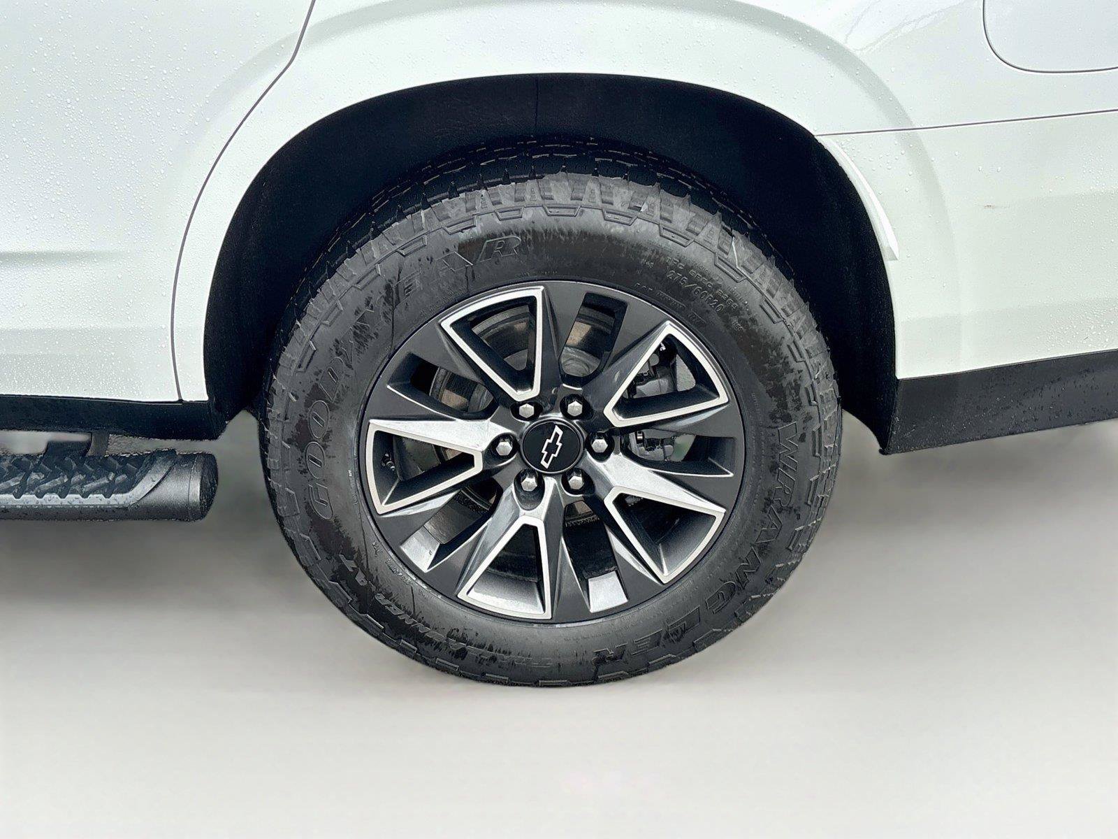Used 2022 Chevrolet Tahoe Z71 w/ Luxury Package AWD/4WD image 33