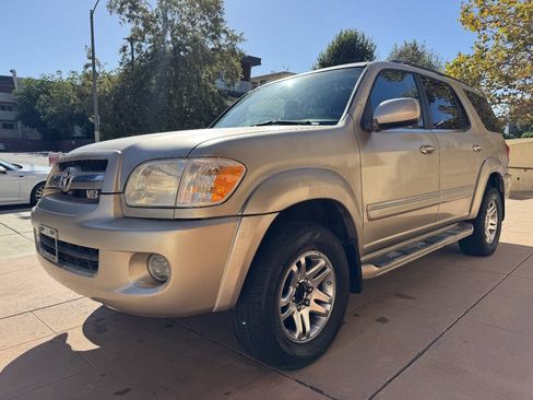 Used 2005 Toyota Sequoia Limited RWD image 3