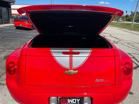 Used 2003 Chevrolet SSR w/ Preferred Equipment Group image 11