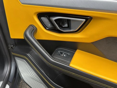 Used 2019 Lamborghini Urus AWD/4WD image 18
