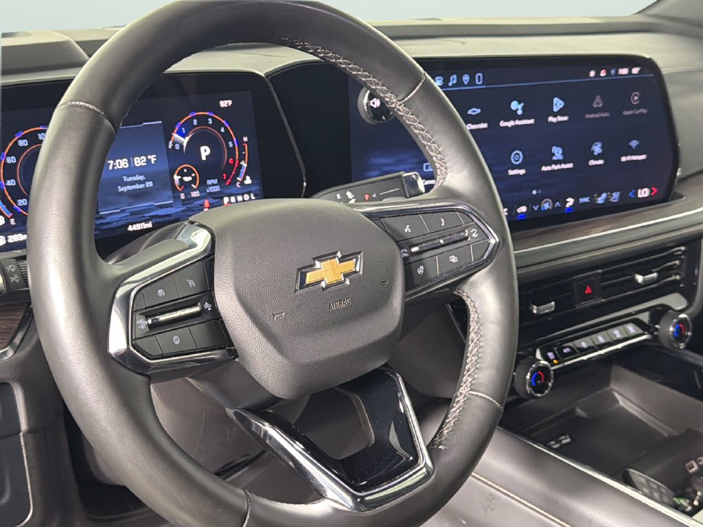 Used 2025 Chevrolet Suburban Premier RWD image 21