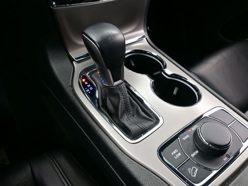 Used 2022 Jeep Grand Cherokee Limited w/ Tech Group image 22