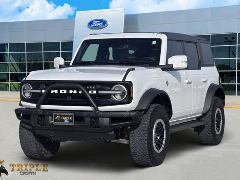 Used 2023 Ford Bronco Outer Banks w/ Sasquatch Package image 2