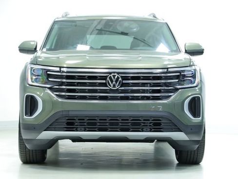 New 2026 Volkswagen Atlas SE FWD image 2
