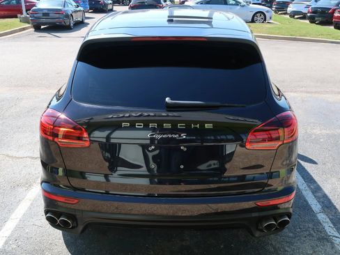 Used 2018 Porsche Cayenne S image 11