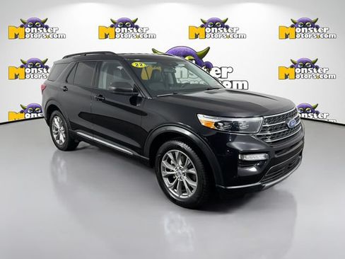 Used 2022 Ford Explorer XLT AWD/4WD image 3