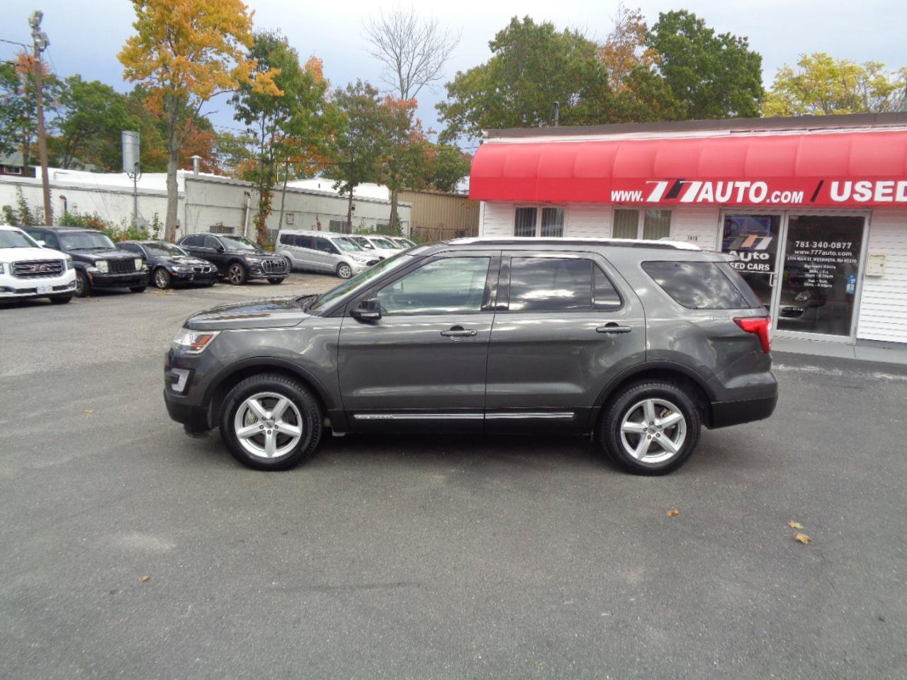 Used 2017 Ford Explorer XLT w/ Equipment Group 202A AWD/4WD image 2