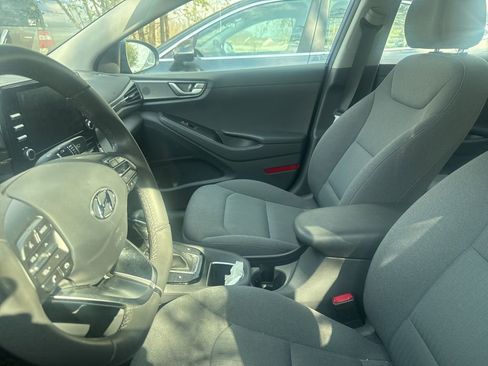Used 2022 Hyundai Ioniq SE image 9