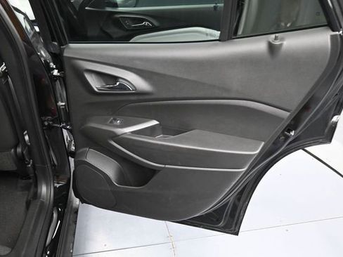 Used 2025 Chevrolet Trax LT w/ LT Convenience Package FWD image 30