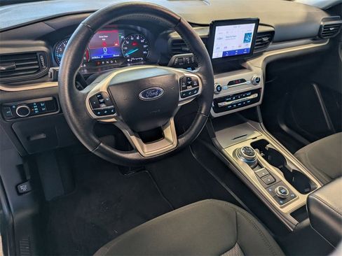 Used 2023 Ford Explorer XLT image 10