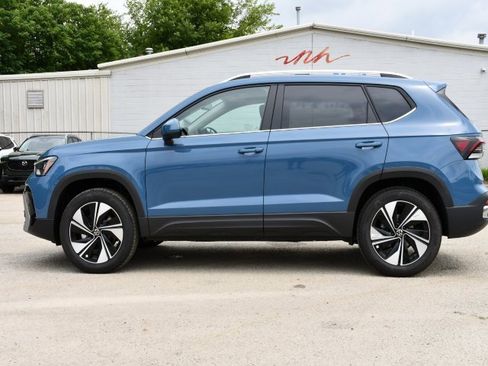 New 2025 Volkswagen Taos SE image 4