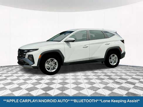 Certified 2025 Hyundai Tucson SE FWD image 2