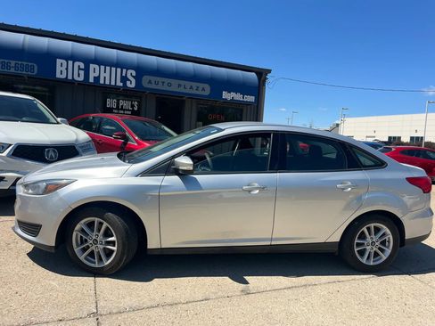 Used 2017 Ford Focus SE image 5