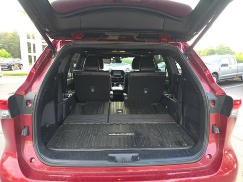 Used 2021 Toyota Highlander XSE AWD/4WD image 9