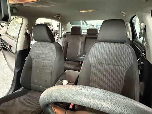 Used 2014 Volkswagen Passat 2.5 S image 12