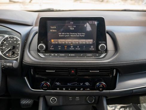 Used 2021 Nissan Rogue SV image 19