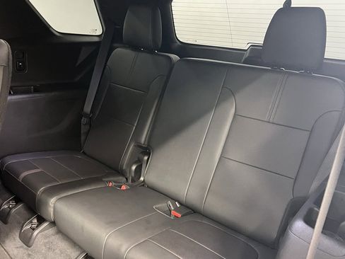 Used 2023 Chevrolet Traverse RS image 8