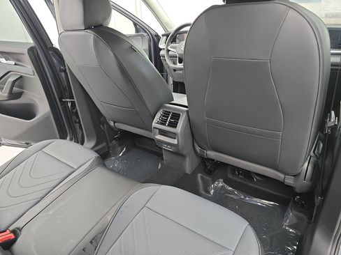 New 2026 Volkswagen Tiguan SE FWD image 11