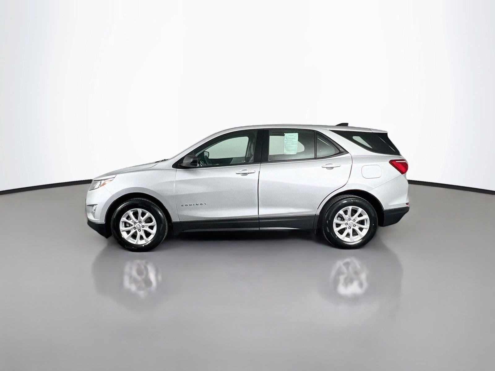 Used 2018 Chevrolet Equinox LS FWD image 3