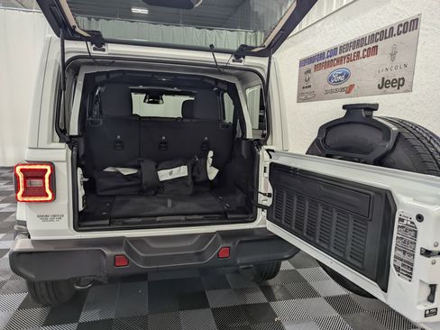 Used 2026 Jeep Wrangler Unlimited Sahara image 10