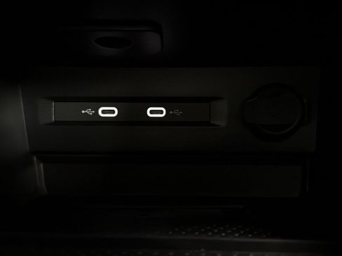 Used 2025 Volkswagen Taos SE image 27