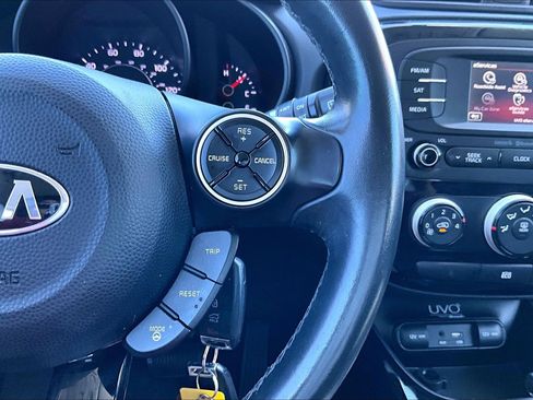 Used 2015 Kia Soul ! FWD image 17
