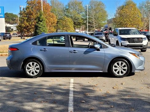 Used 2025 Toyota Corolla LE image 2